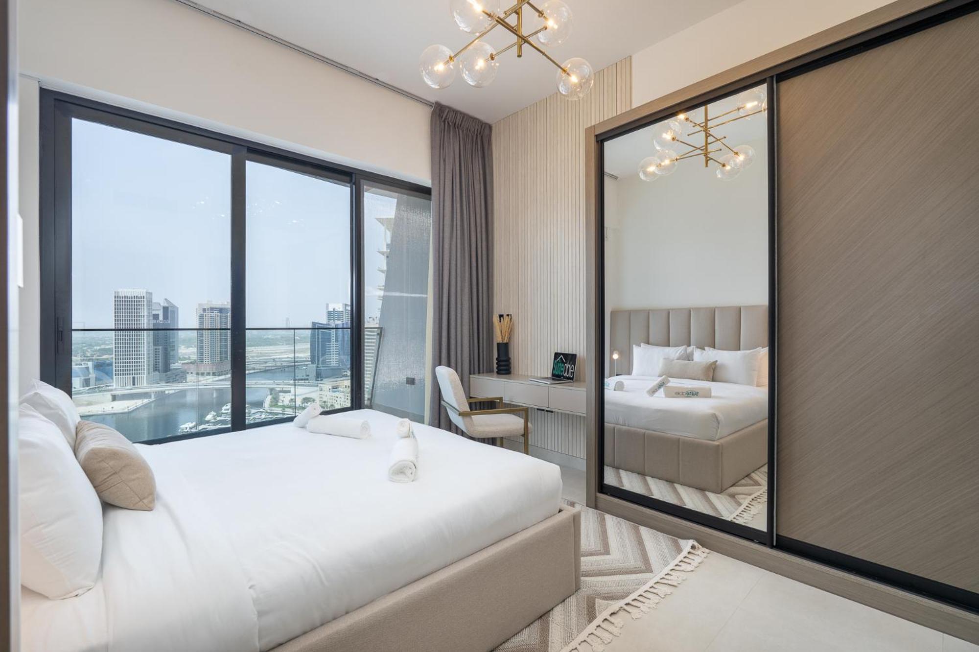 Canal Front With Burj Khalifa View By Suiteable Apartment Dubai